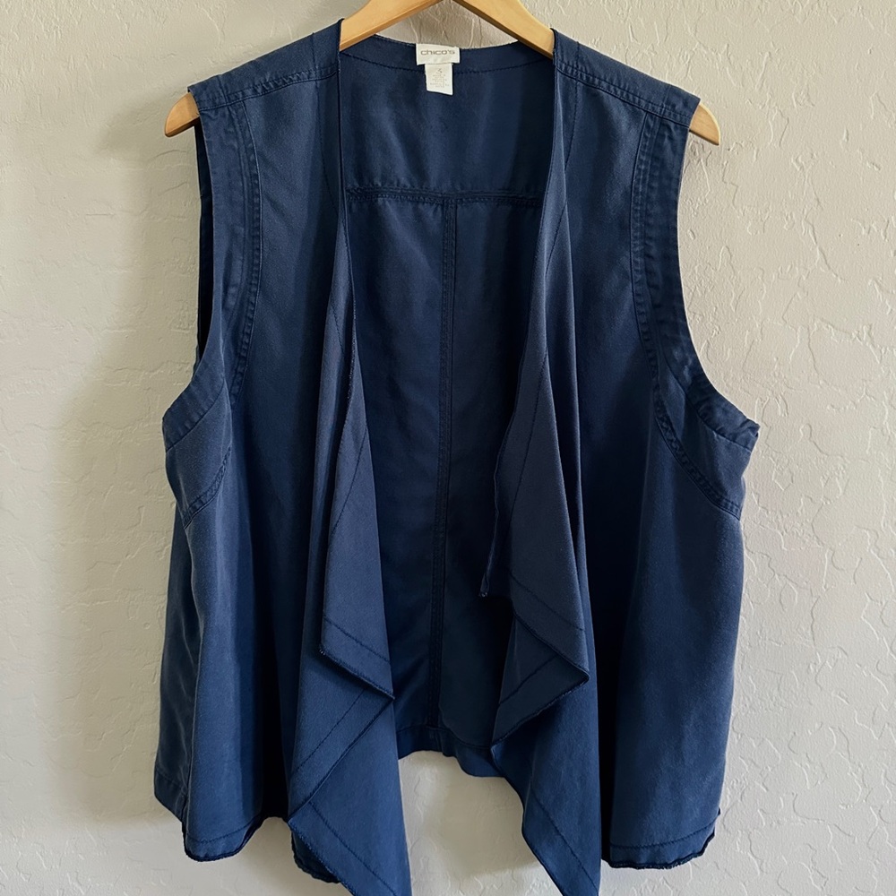 Chico’s Sleeveless lightweight Blue Vest